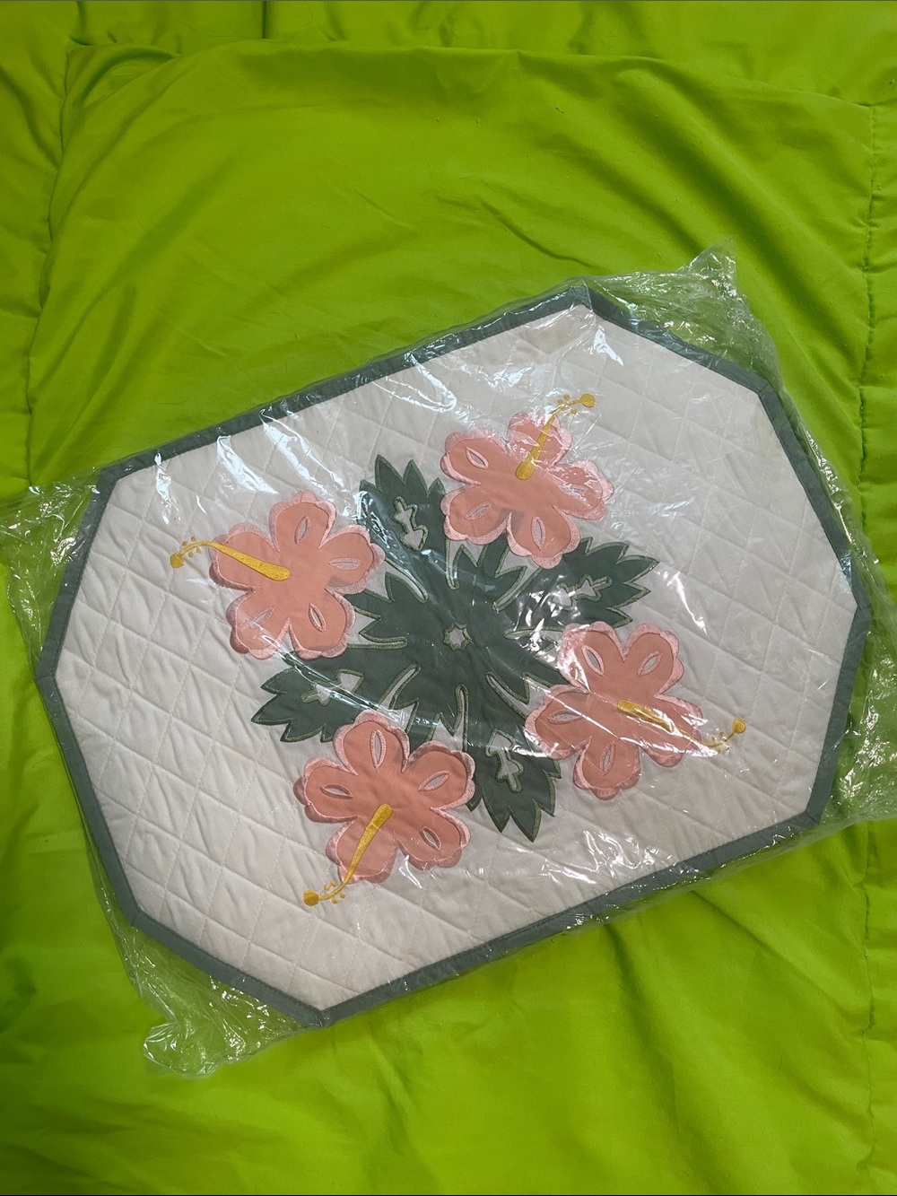 Hawaiian Quilted Placemat - Pink Hibiscus Design set of 4